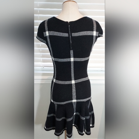 Alice + Olivia Black and White Plaid Flared Skirt Dress Pre-owned - Picture 5 of 8